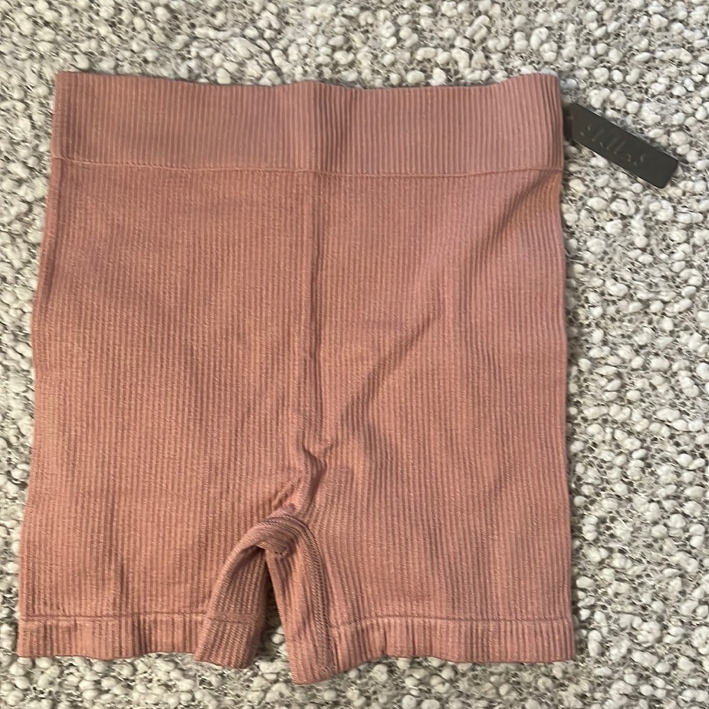 SKIMS brand new with tags rose clay shorts